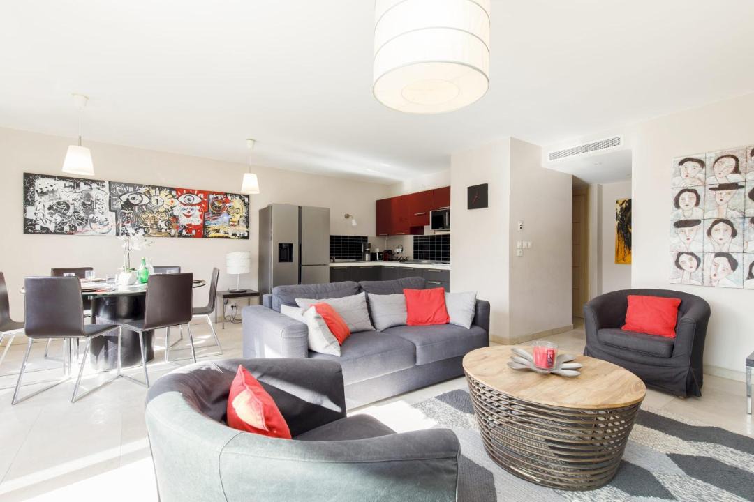 Photo of Livingroom in California - Pezou