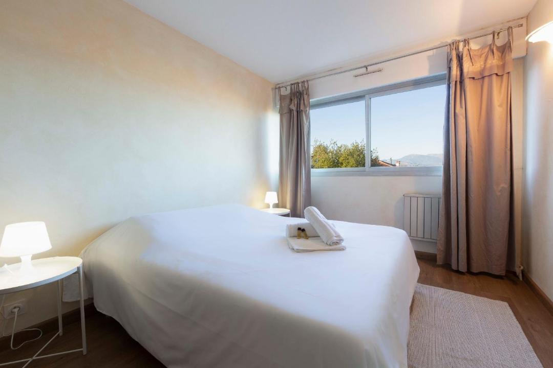 Photo of Bedroom in Plaine de la Brague