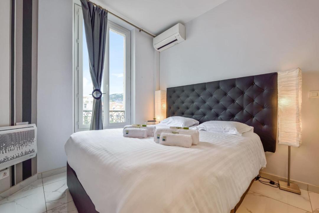 Photo of Bedroom in Cannes City Centre