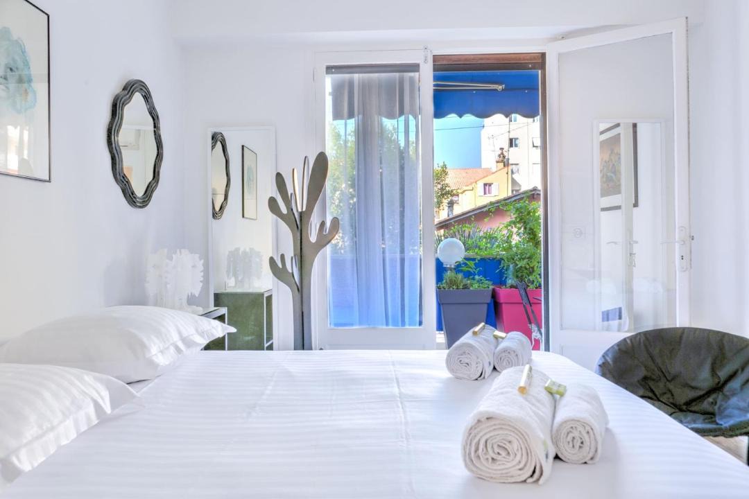 Photo of Bedroom in Prado - Republique