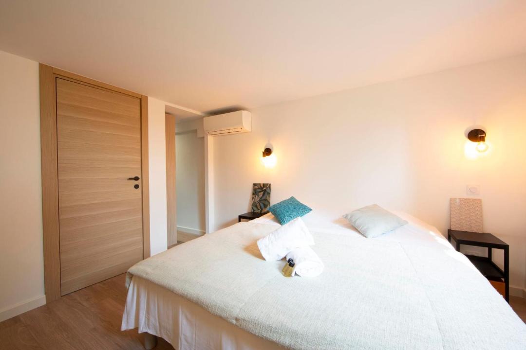 Photo of Bedroom in California - Pezou