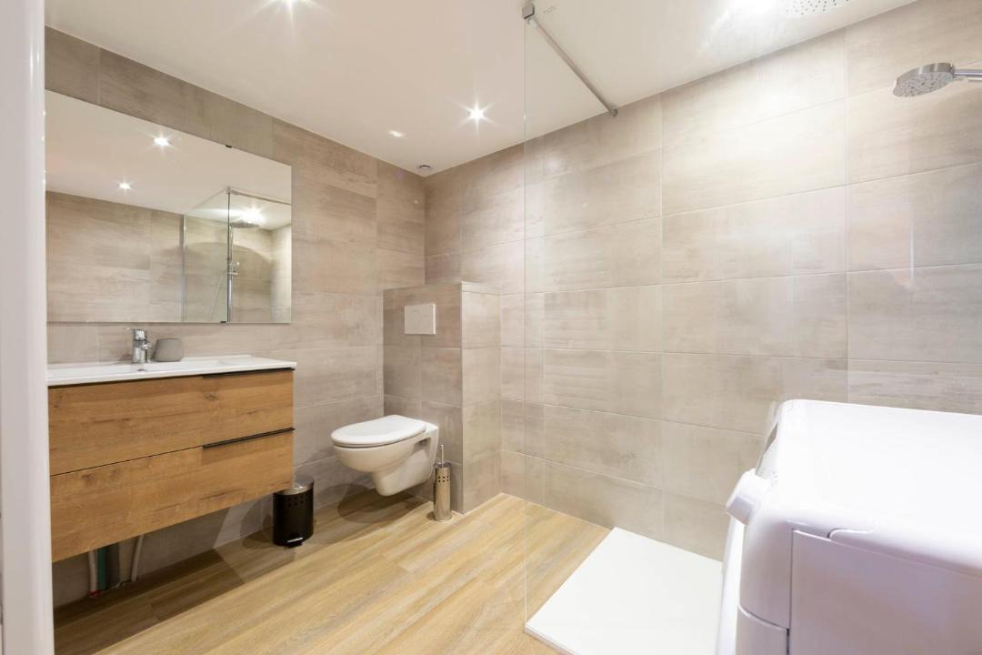 Photo of Bathroom in California - Pezou