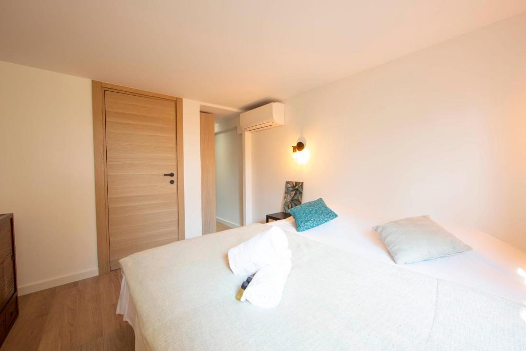Photo of Bedroom in California - Pezou