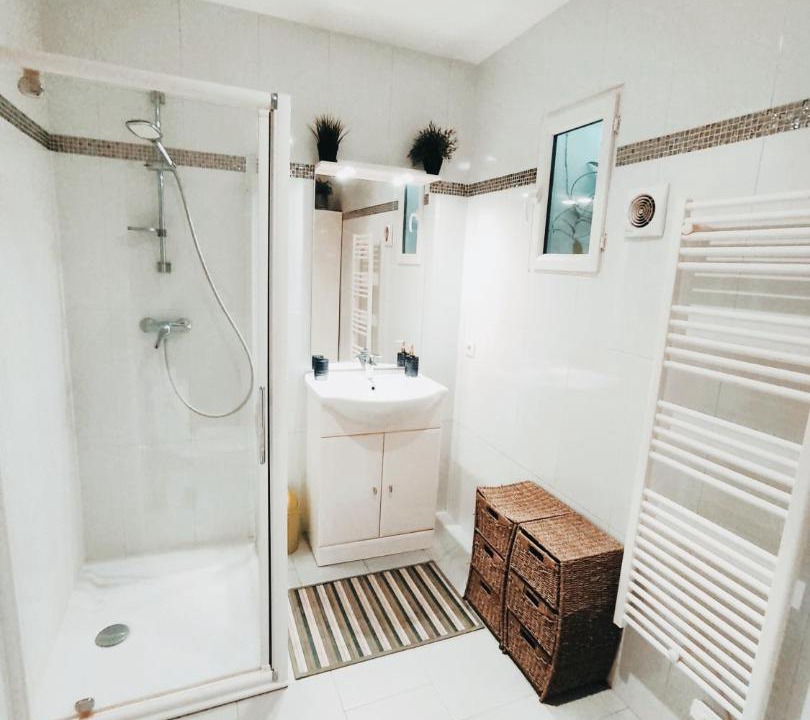 Photo of Bathroom in Contes