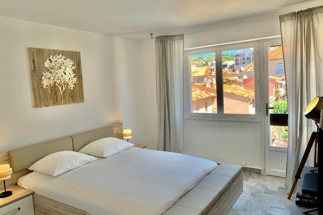 Photo of Bedroom in Sainte-Maxime City Centre