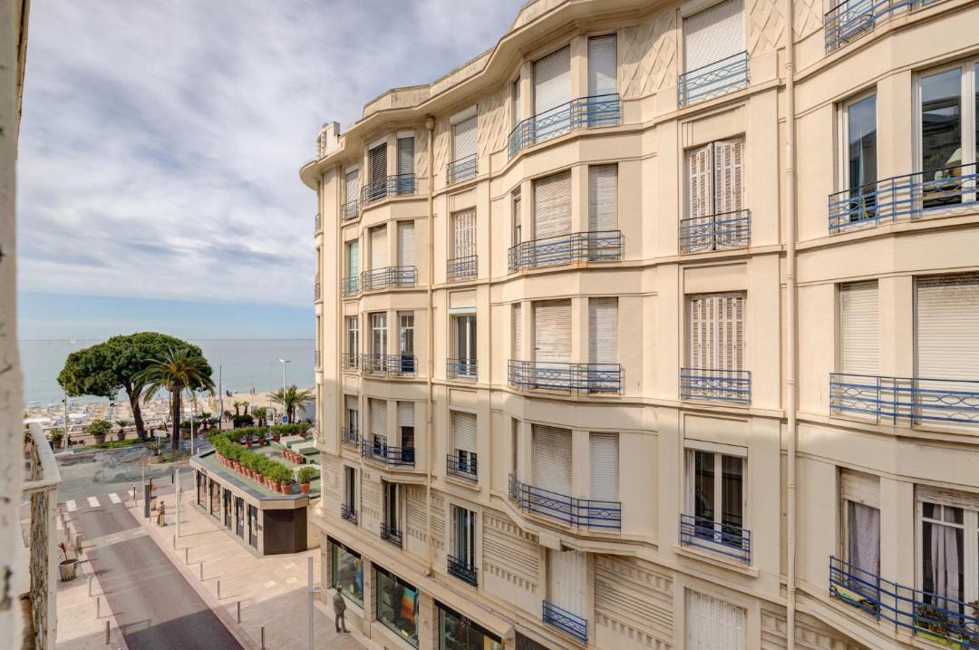 Photo of Buildings in Cannes City Centre