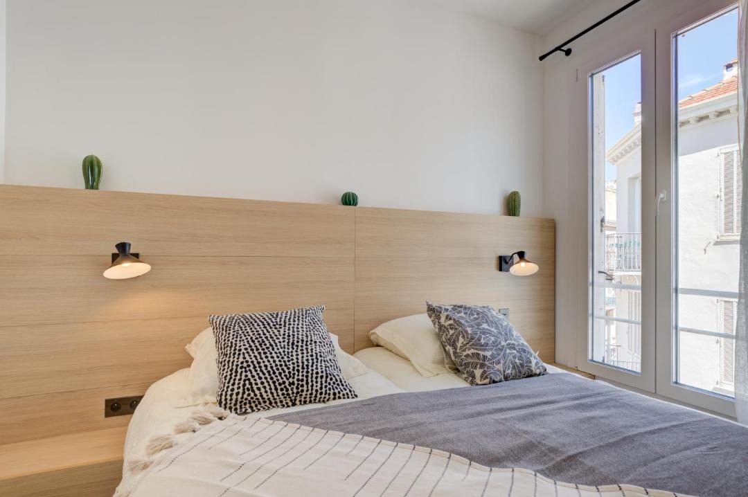 Photo of Bedroom in Cannes City Centre