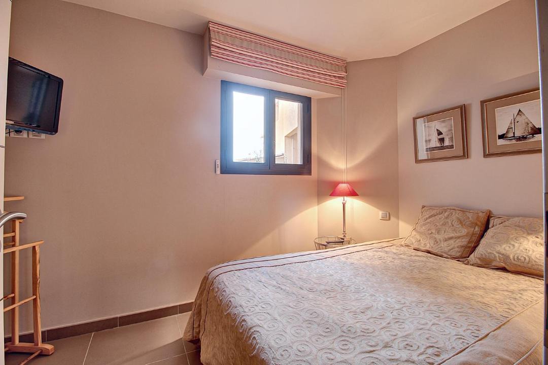Photo of Bedroom in Sainte-Maxime City Centre