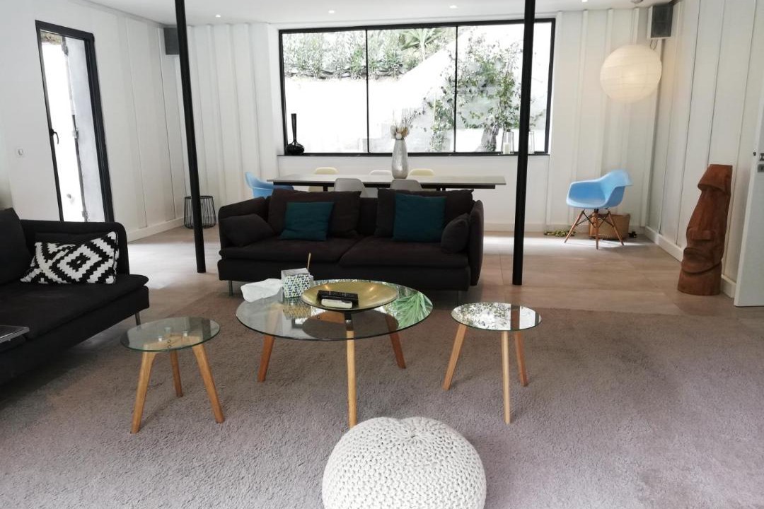 Photo of Livingroom in California - Pezou