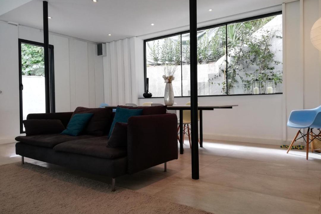 Photo of Livingroom in California - Pezou