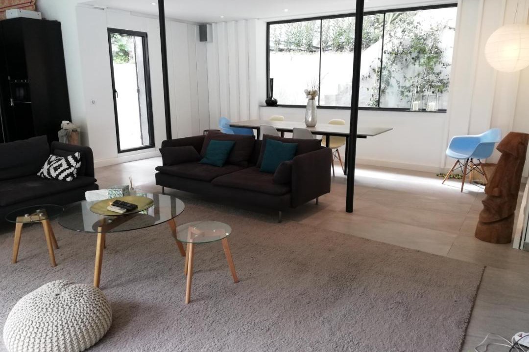 Photo of Livingroom in California - Pezou