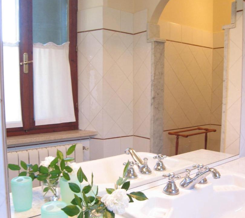 Photo of Bathroom in Vada