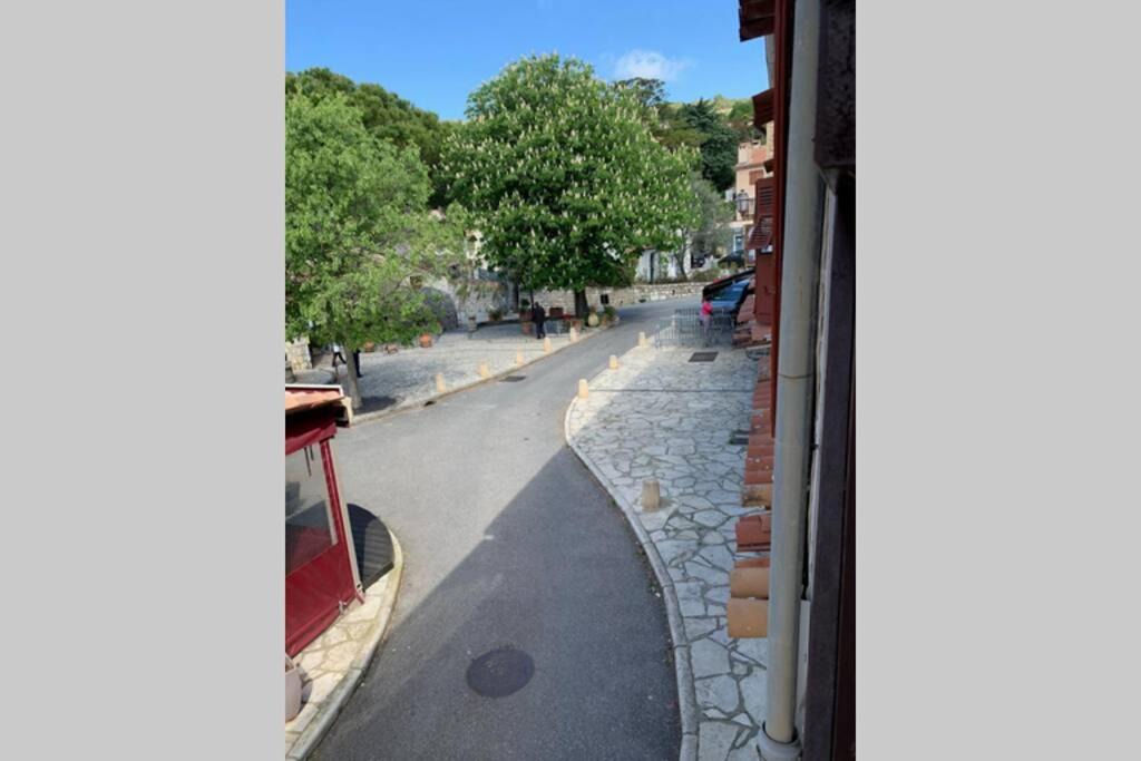 Photo of Others in Cabris