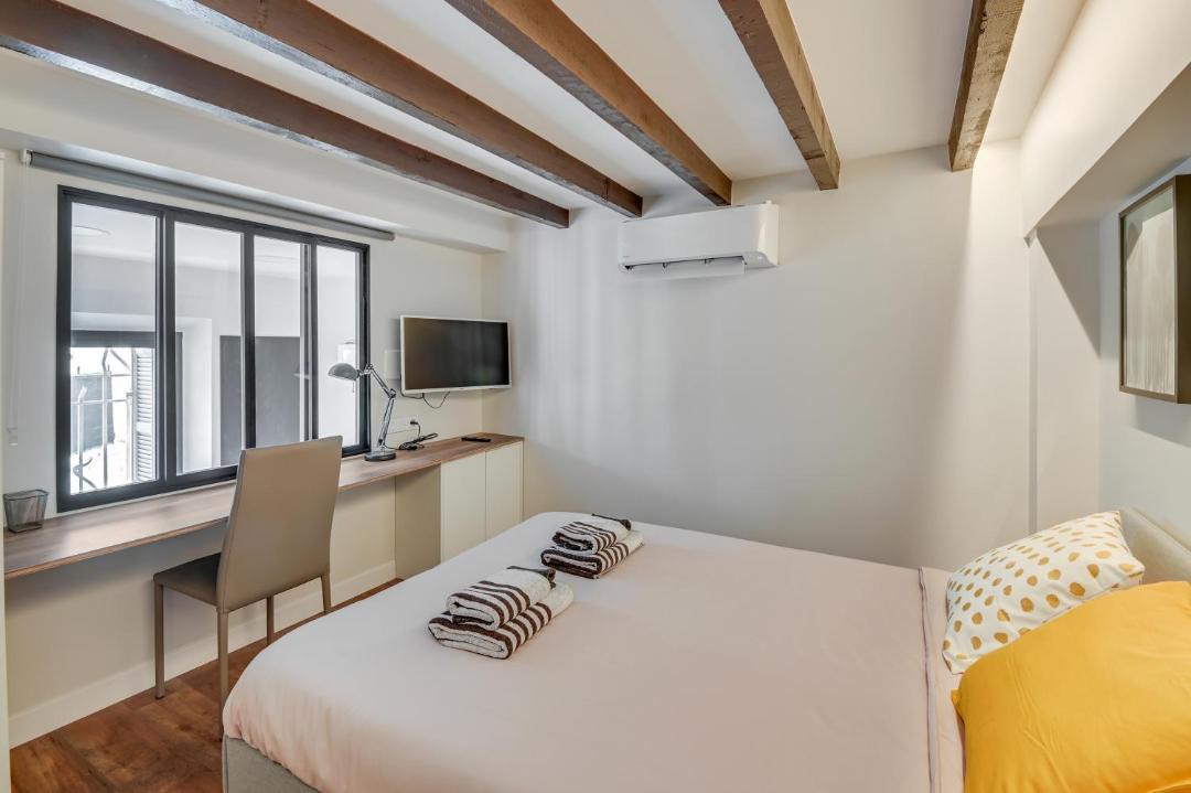 Photo of Bedroom in Cannes City Centre