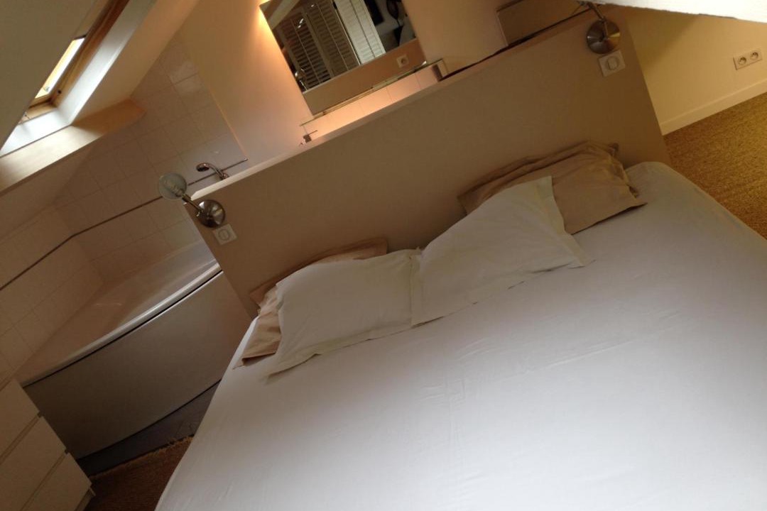 Photo of Bedroom in Cannes City Centre