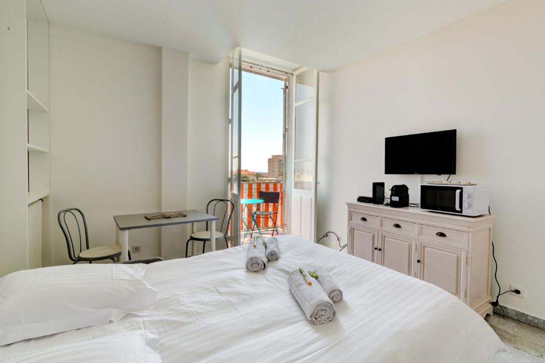 Photo of Bedroom in Prado - Republique