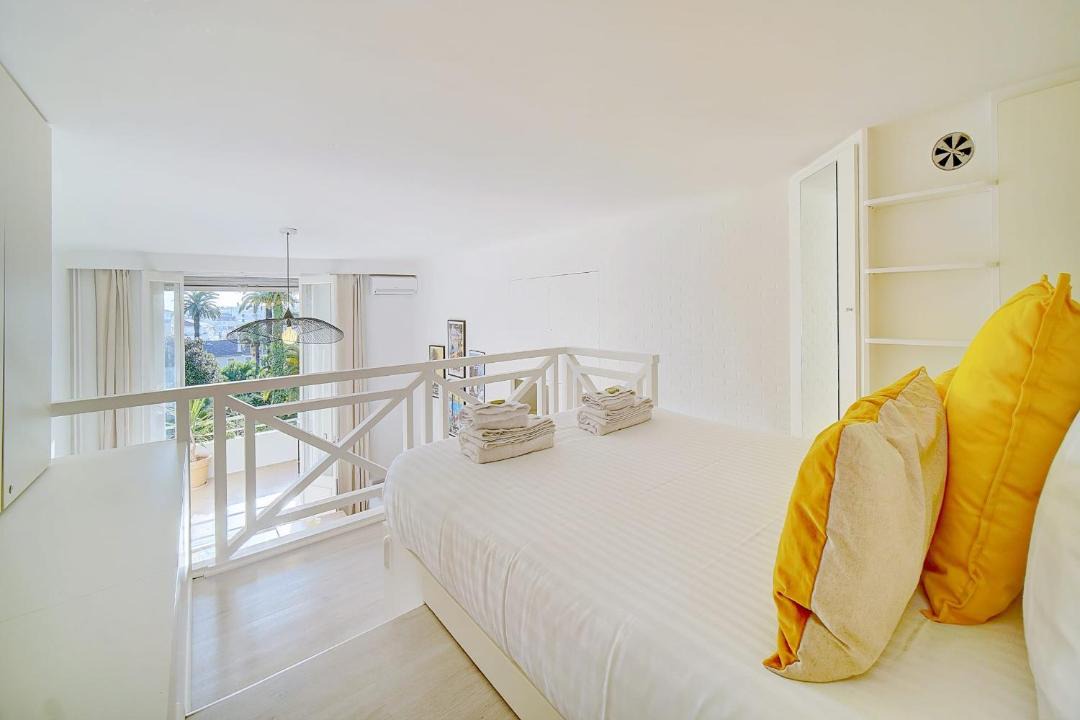 Photo of Bedroom in California - Pezou