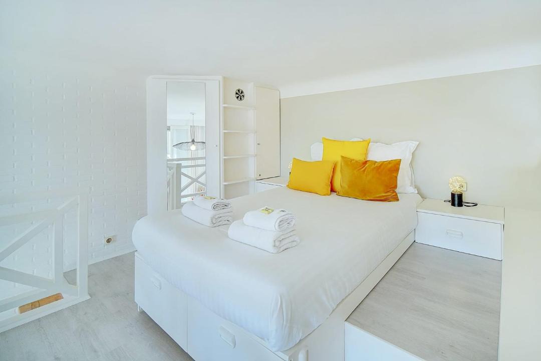 Photo of Bedroom in California - Pezou