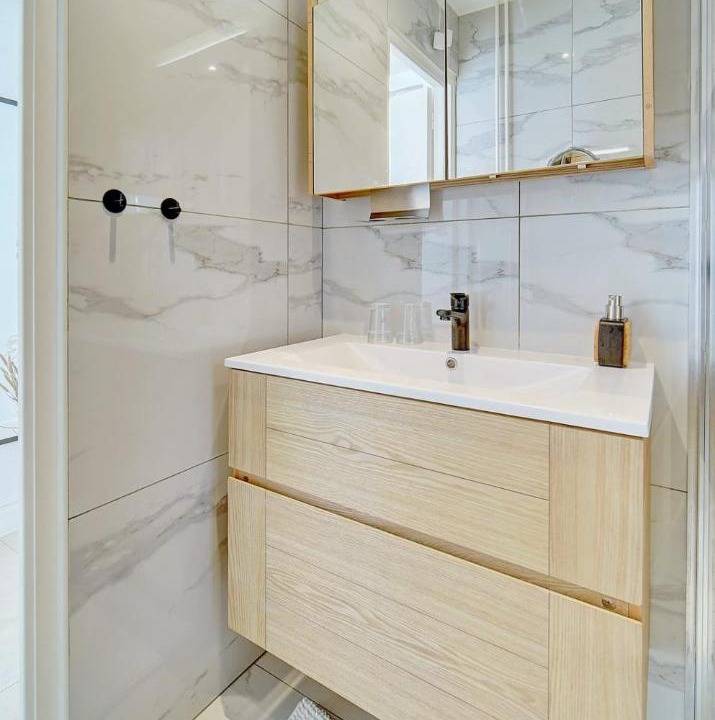 Photo of Bathroom in California - Pezou