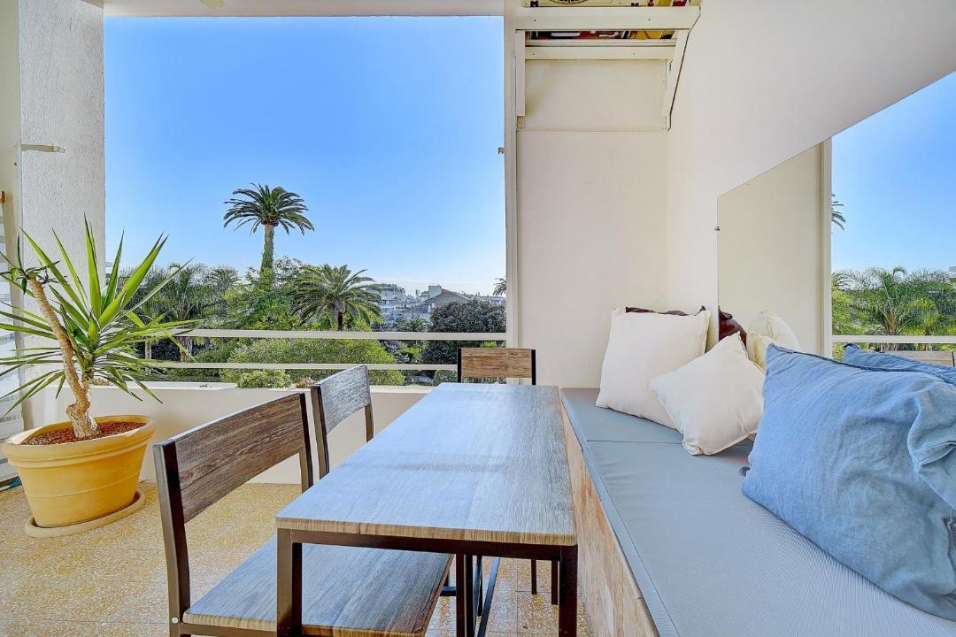 Photo of Patio Balcony in California - Pezou