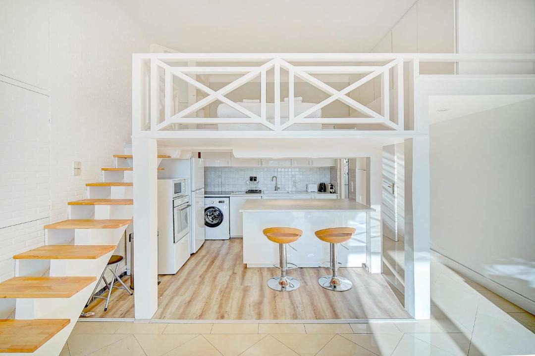 Photo of Livingroom in California - Pezou