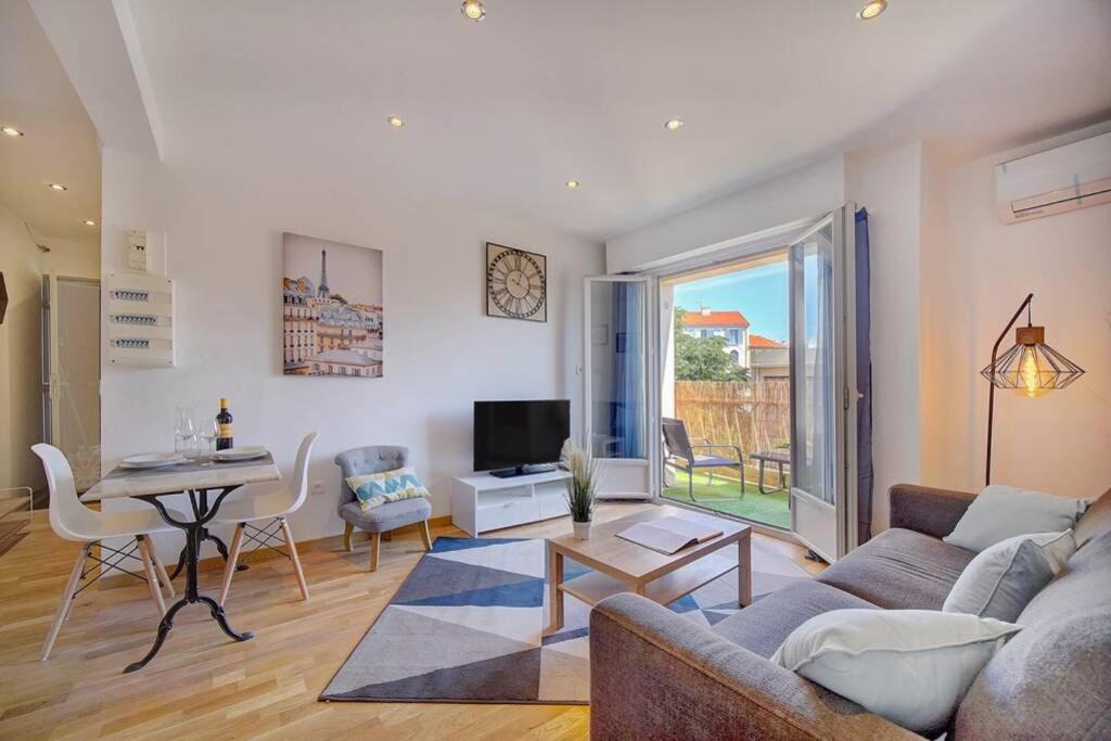 Photo of Livingroom in Prado - Republique
