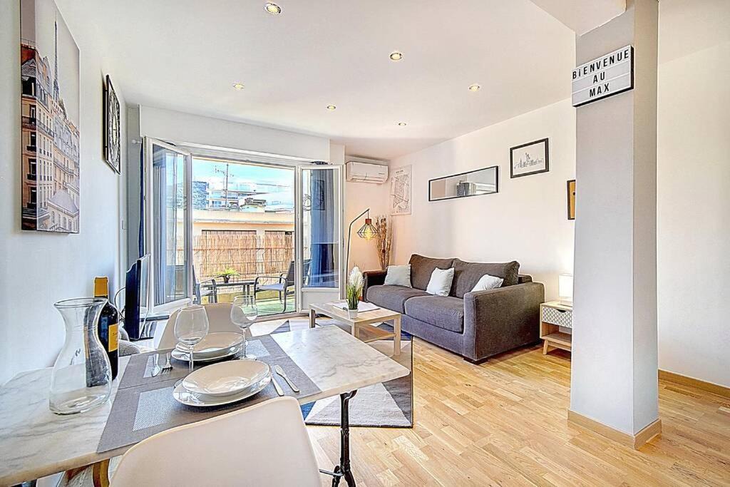 Photo of Livingroom in Prado - Republique