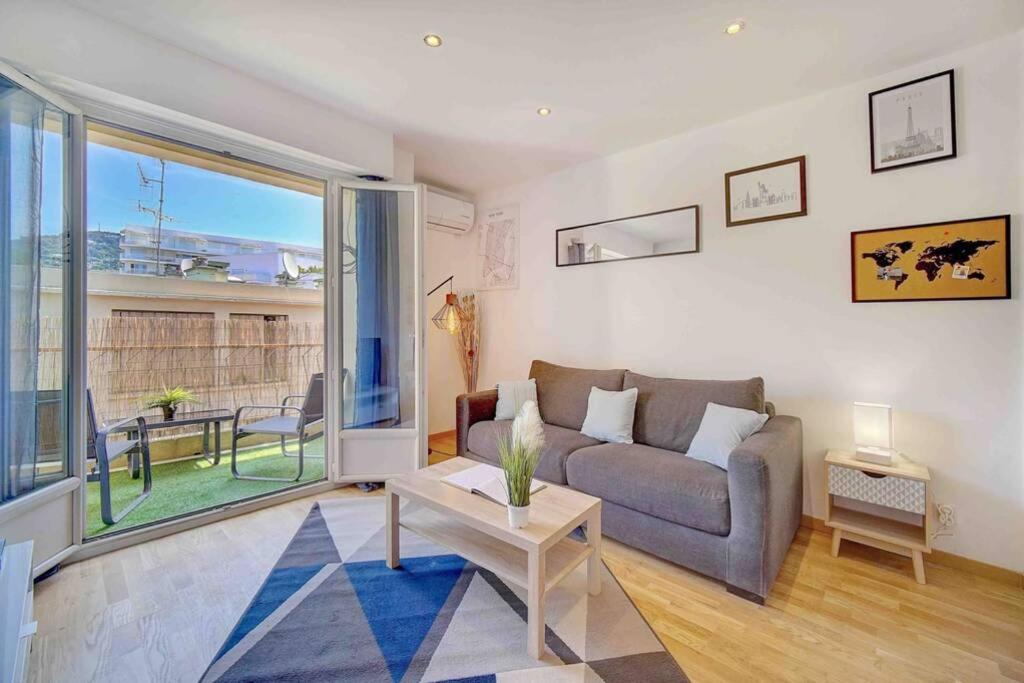 Photo of Livingroom in Prado - Republique