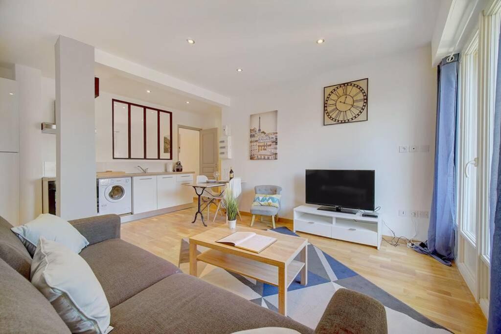 Photo of Livingroom in Prado - Republique