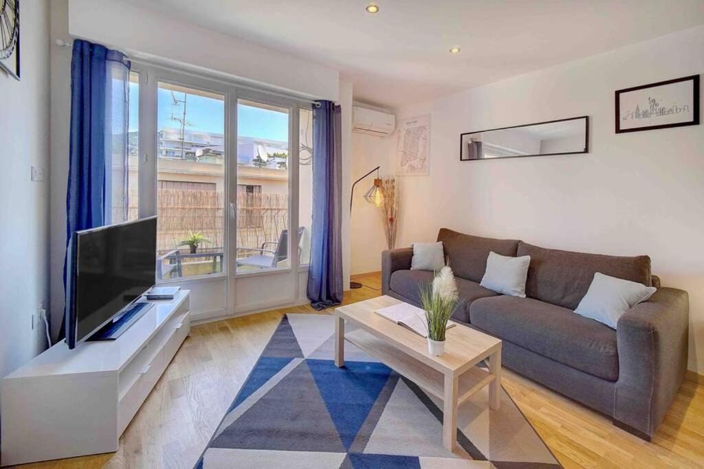 Photo of Livingroom in Prado - Republique