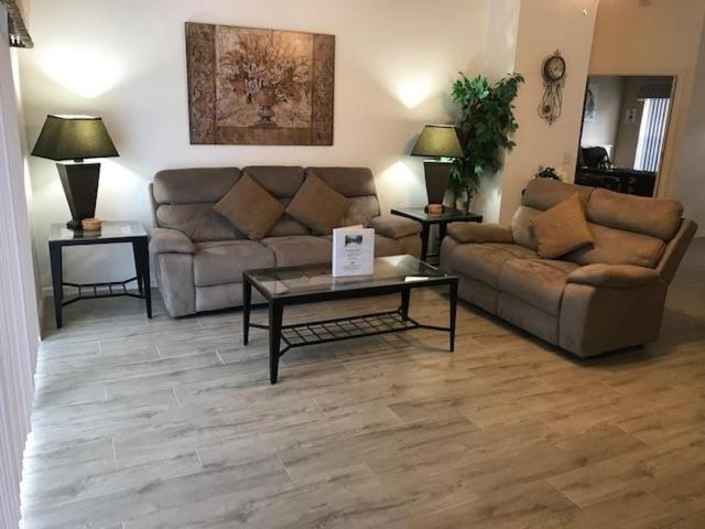 Photo of Livingroom in Creekside