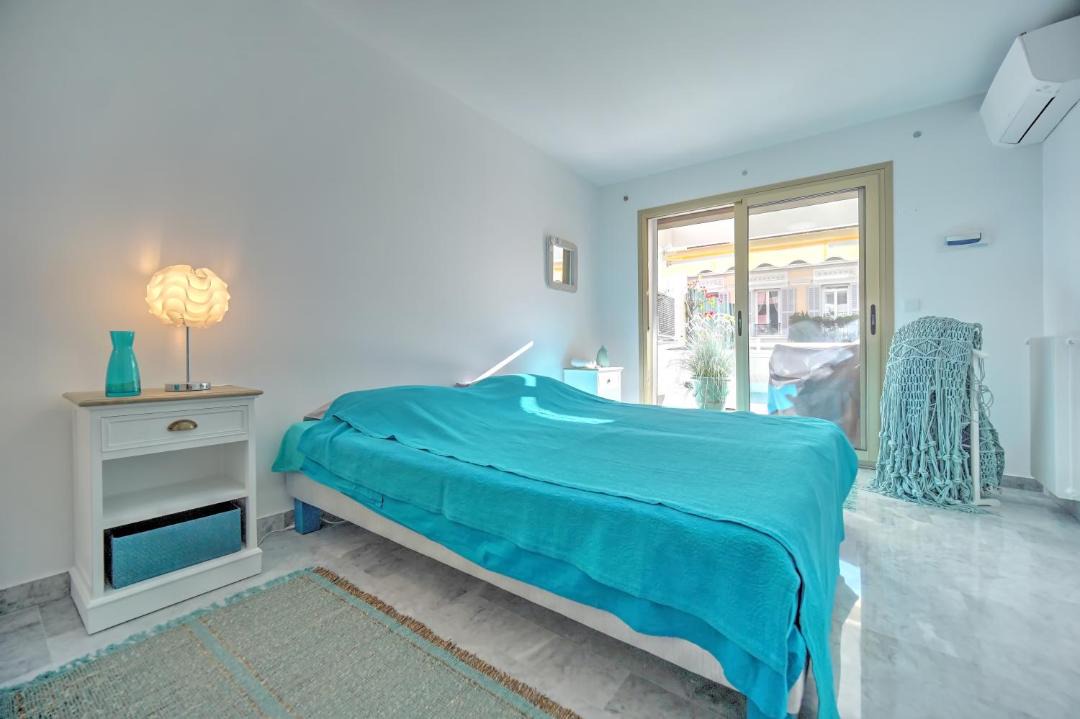 Photo of Bedroom in Cannes City Centre