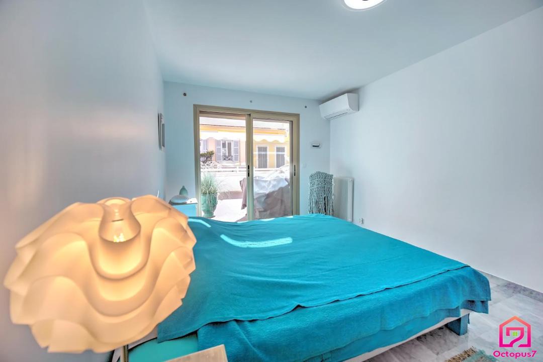 Photo of Bedroom in Cannes City Centre