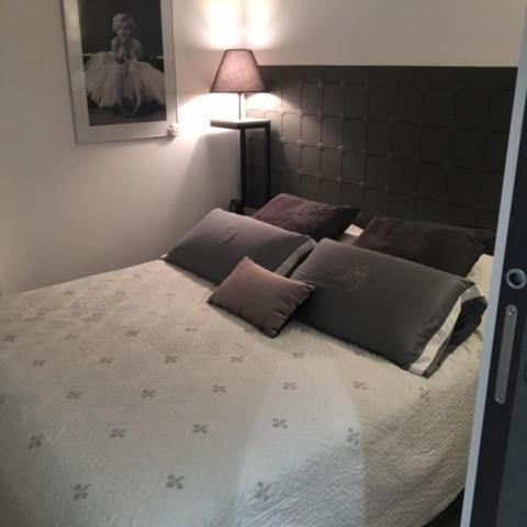 Photo of Bedroom in Cannes City Centre