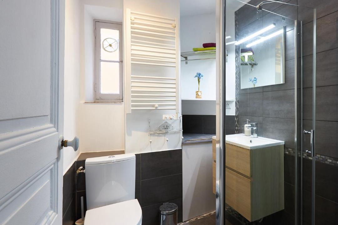 Photo of Bathroom in Quartier du Port