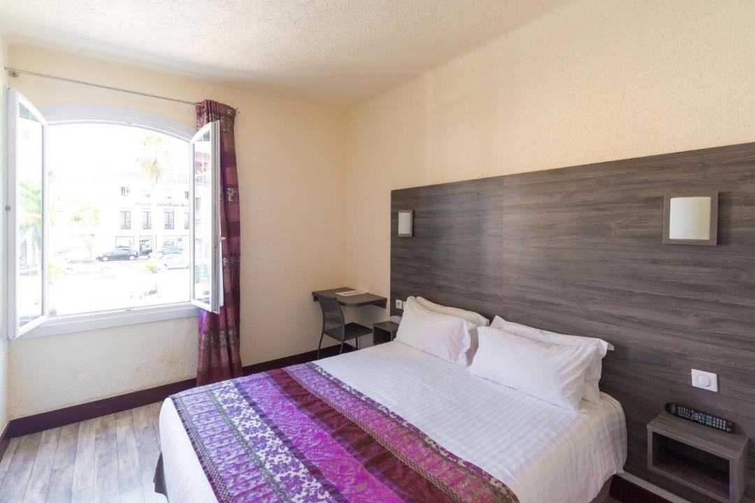 Photo of Bedroom in Saint-Raphael