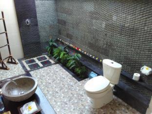 Photo of Bathroom in Kedewatan