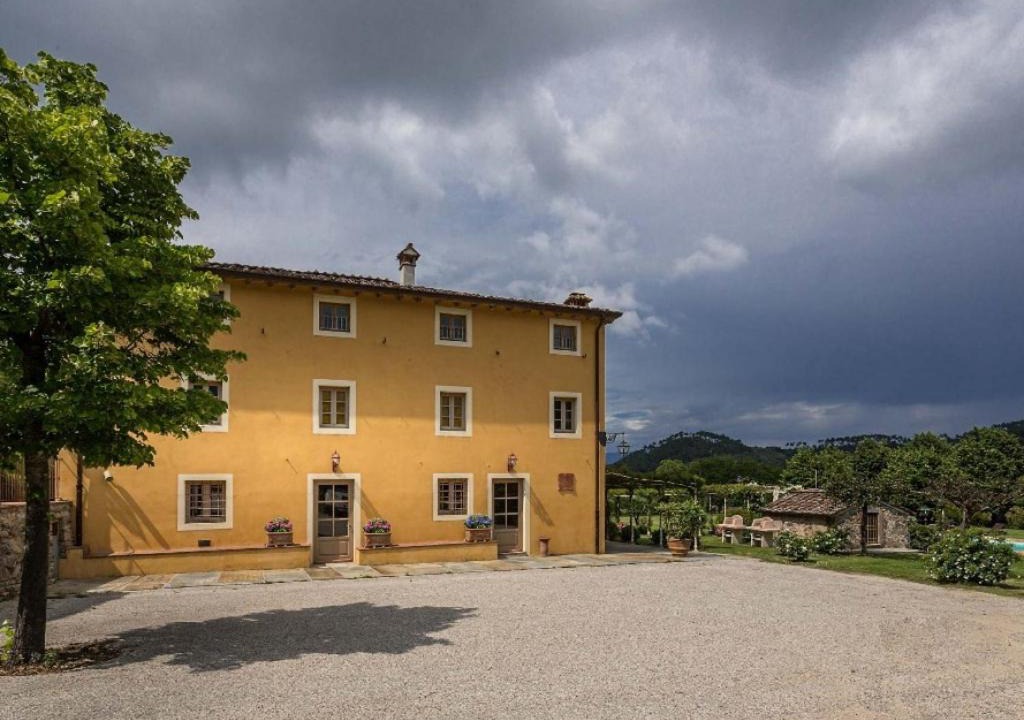 Photo of Buildings in Vorno
