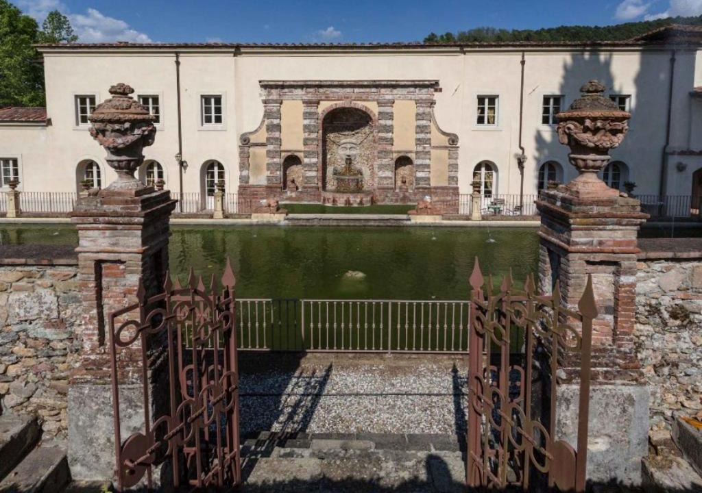 Photo of Buildings in Vorno
