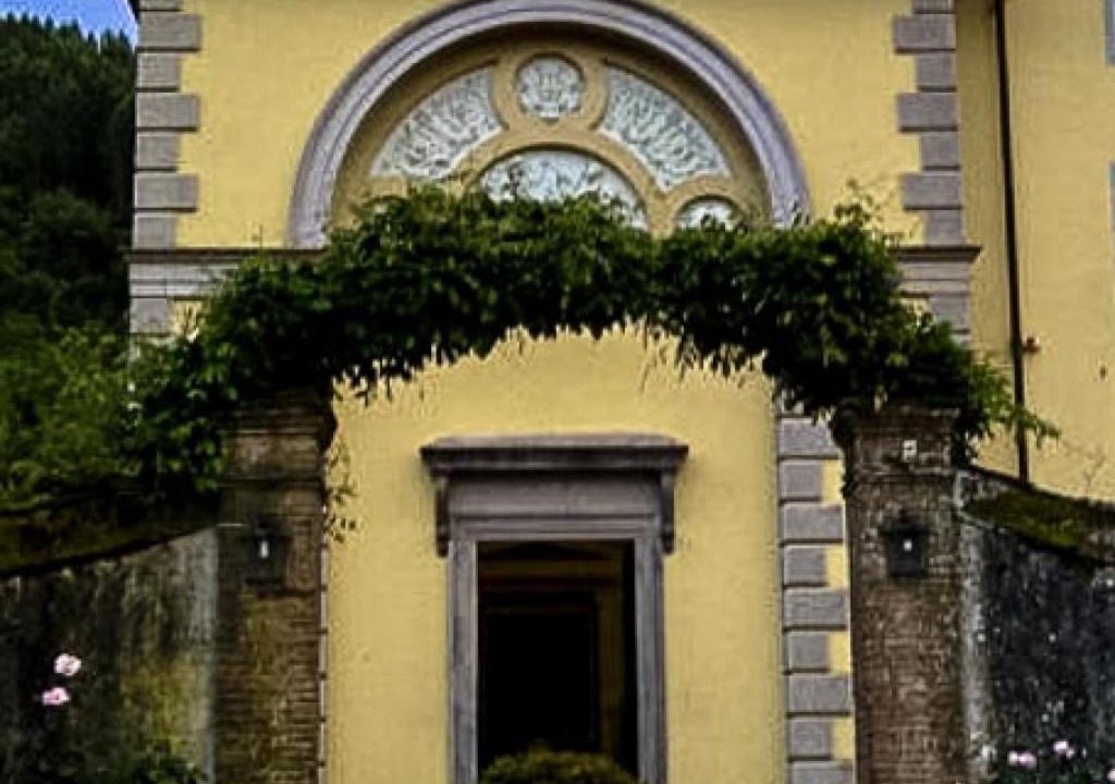 Photo of Buildings in Vorno