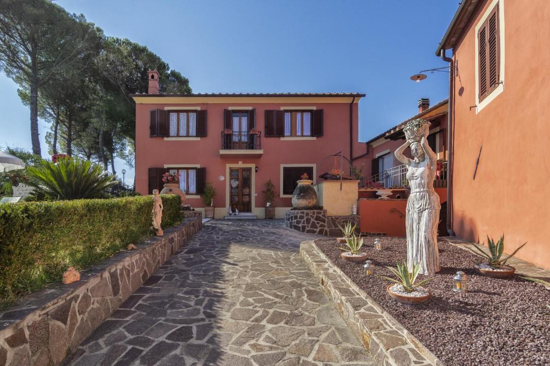 Photo of Buildings in Pieve a Elici
