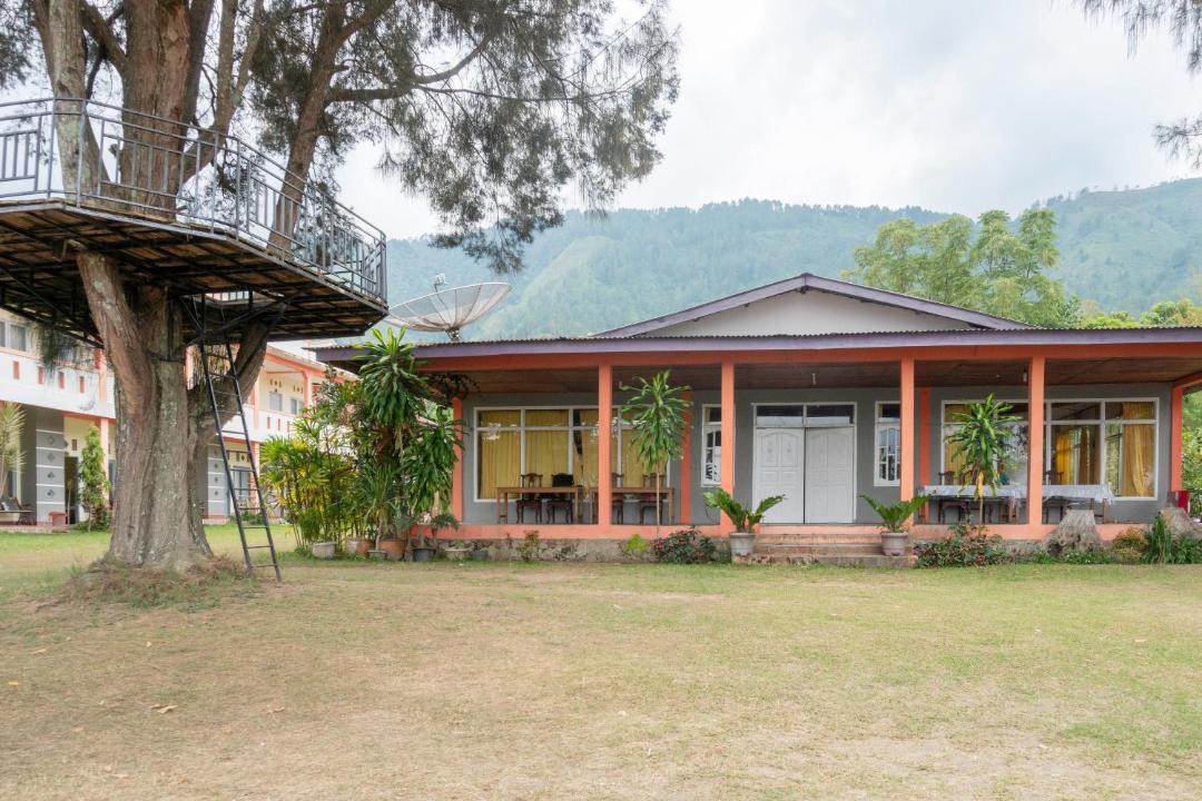 Photo of Buildings in Simanindo