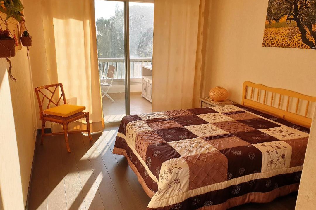 Photo of Bedroom in Mandelieu-La-Napoule