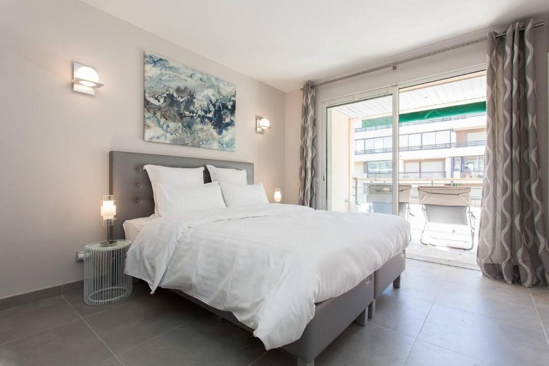 Photo of Bedroom in Cannes City Centre