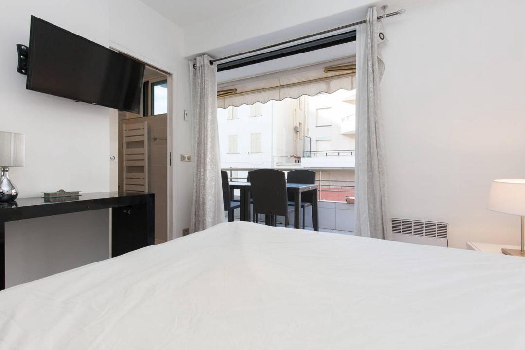 Photo of Bedroom in Cannes City Centre