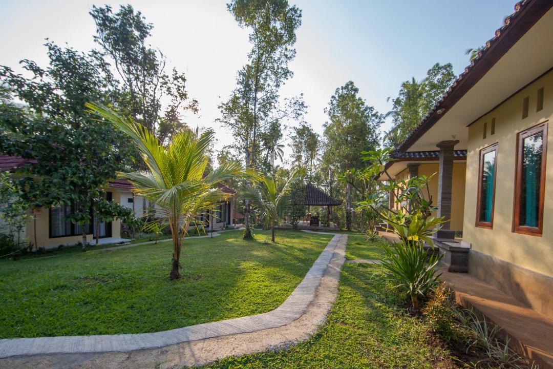 Photo of Buildings in East Selemadeg