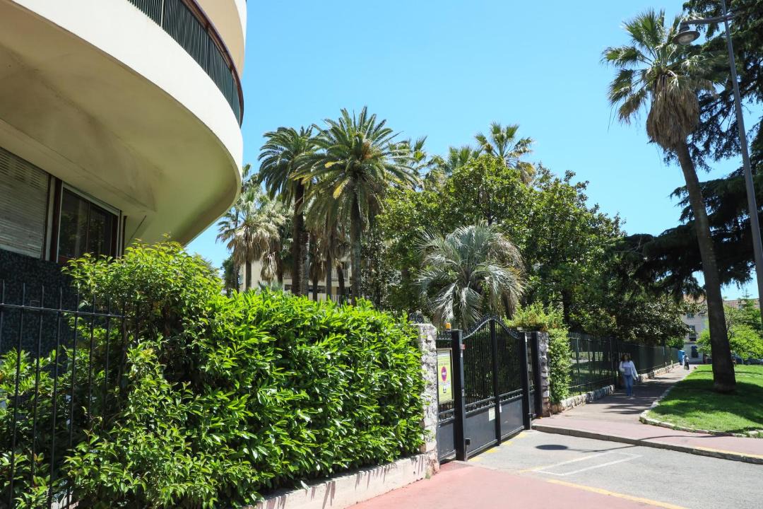 Photo of Buildings in California - Pezou