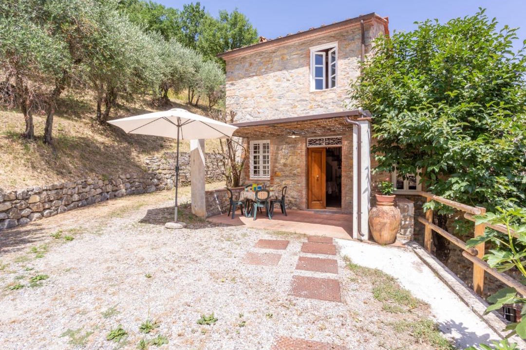 Photo of Buildings in Mastiano