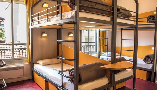 Private Room with 8 Beds, shared bathroom