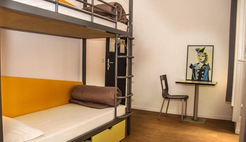Twin Room with Shower, Shared Toilets